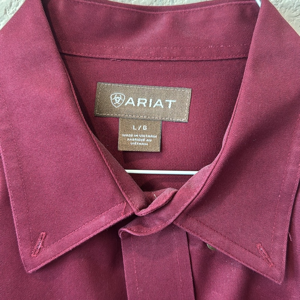 Ariat Men’s Long Sleeve Button Down Shirt.